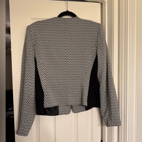 Calvin Klein Chevron White And Black Jacket Size 12 - Picture 5 of 5
